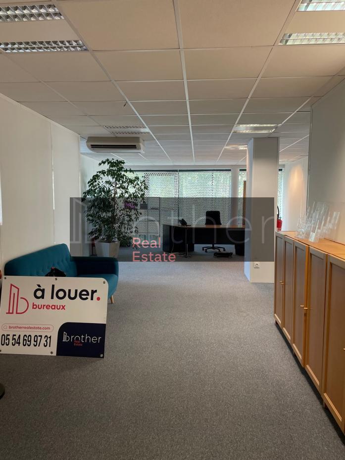 Location de bureau Lormont 238 m²