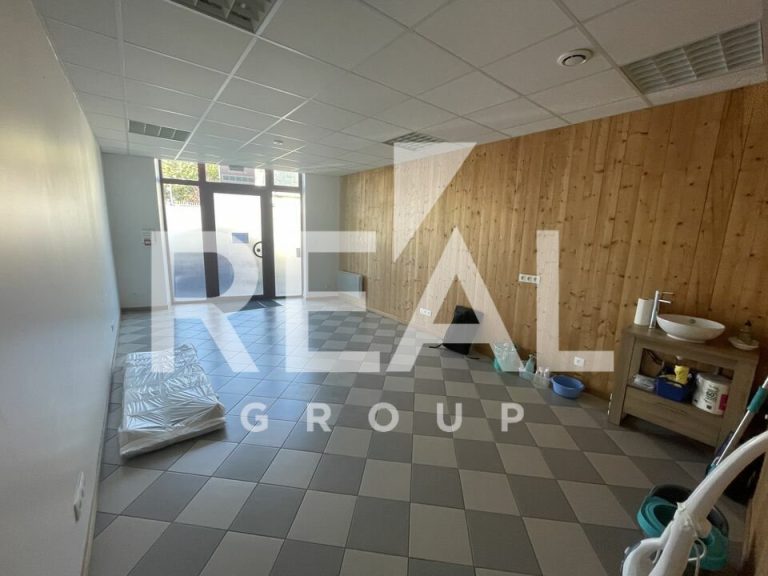 Local commercial Bordeaux 3