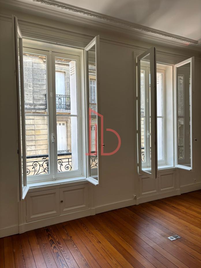 Vente de bureau Bordeaux 189 m²