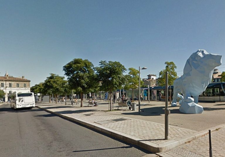 Local commercial Bordeaux 3