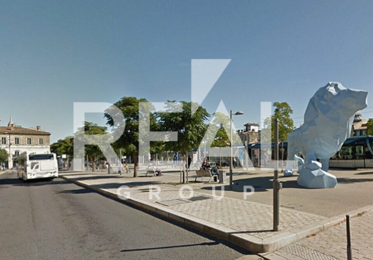 Local commercial Bordeaux 144 m²