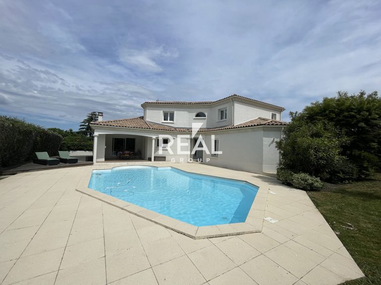 Location Maison Saint medard en jalles 200 m²