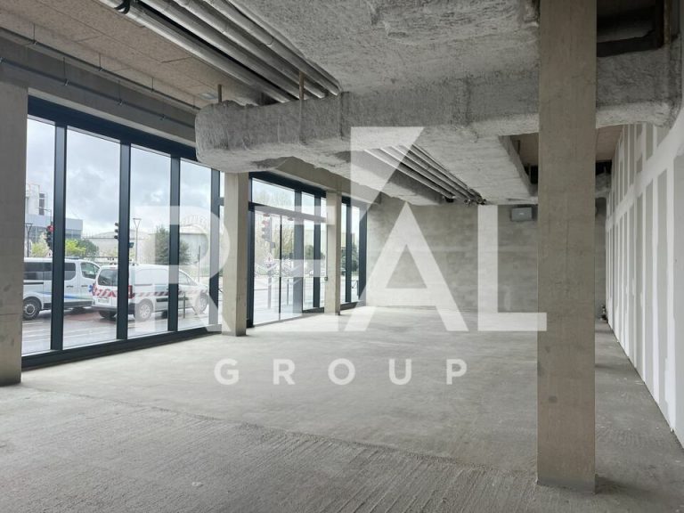 Local commercial Bordeaux 3